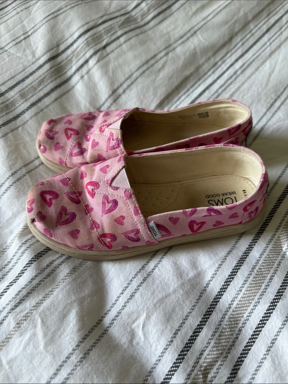 Toms Pink Heart Print Kids Slip-Ons